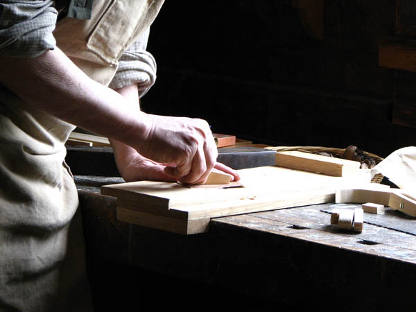 Nuestro equipo de profesionales cuenta  con muchos años de contrastada <strong>experiencia</strong> en el sector de la <strong>carpintería de madera en Garínoain</strong>.